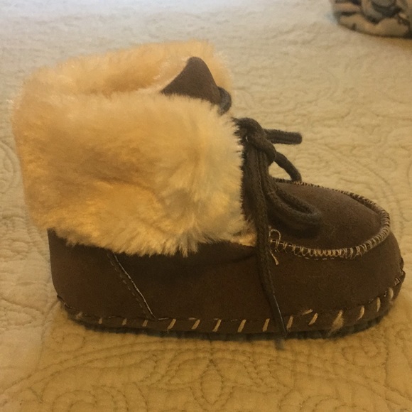 Baby Booties/shoes 2 pair - Picture 4 of 9